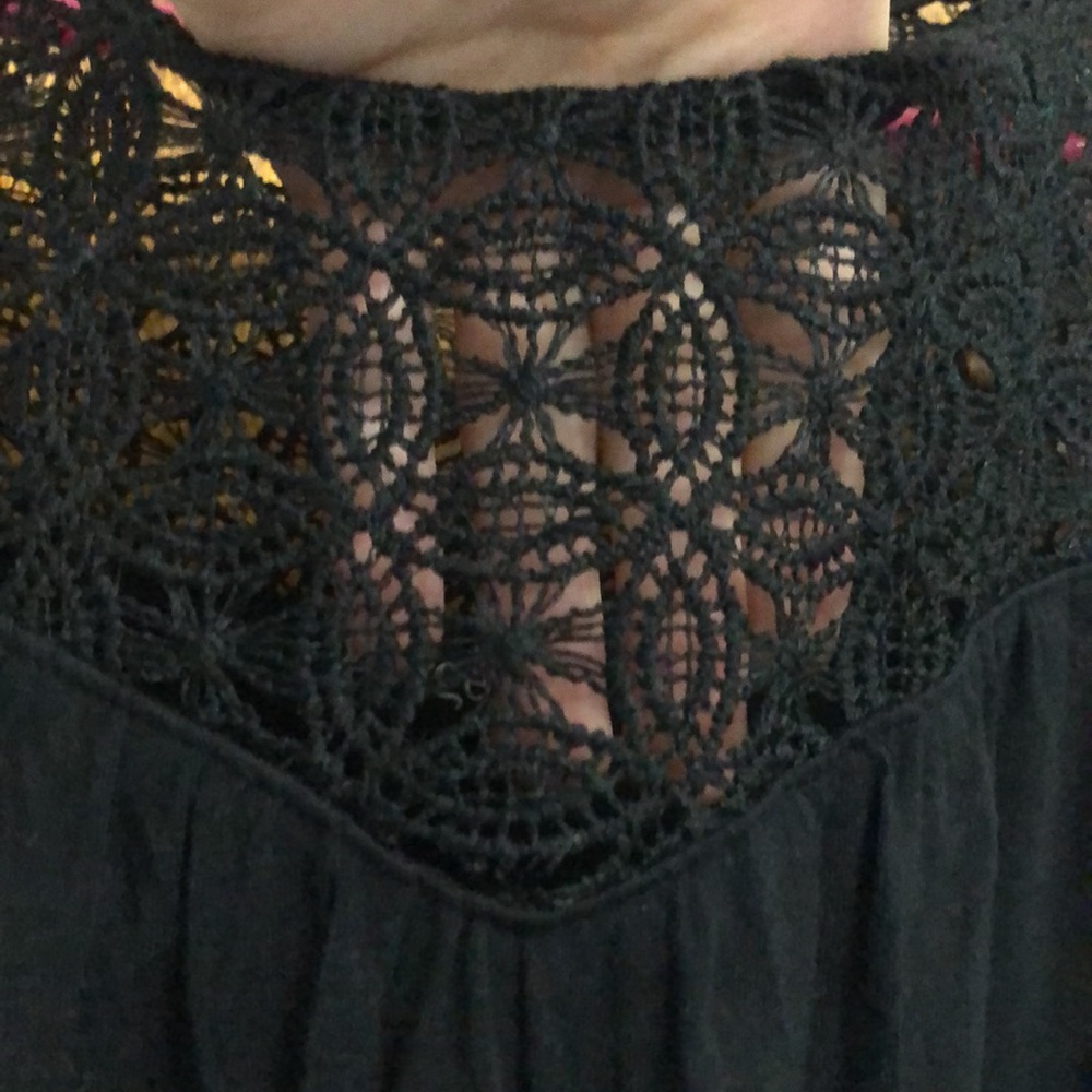 Black top - Picture 2 of 5